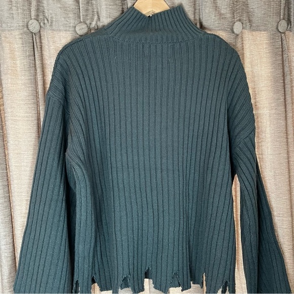 Moon River Blue Distressed Ribbed Turtleneck Sweater Size Medium Wool Blend - Picture 9 of 15